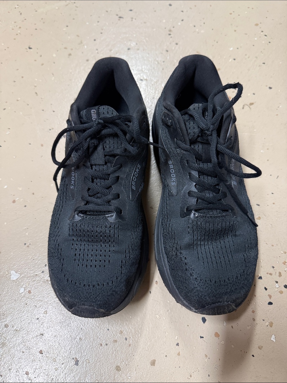 Brooks Men's Black Athletic Running Shoes